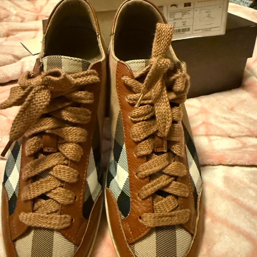 Burberry Sneakers
Brown leather trim Nova check sneakers. - Picture 1 of 4